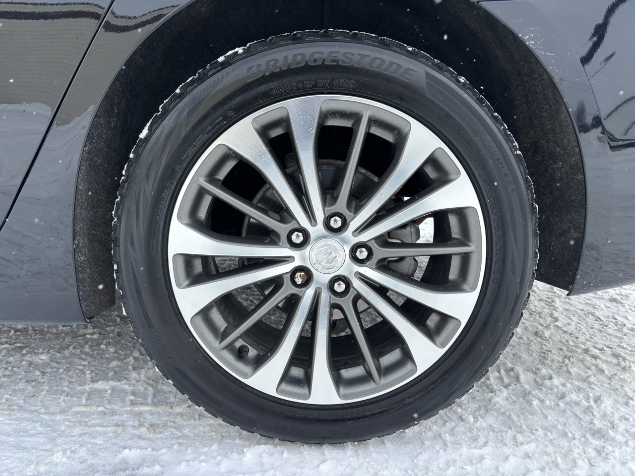 Buick LaCrosse 4dr Sdn Essence AWD 2019