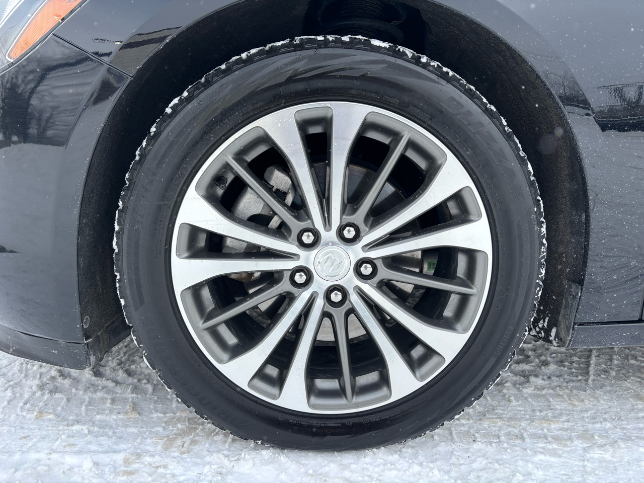 Buick LaCrosse 4dr Sdn Essence AWD 2019