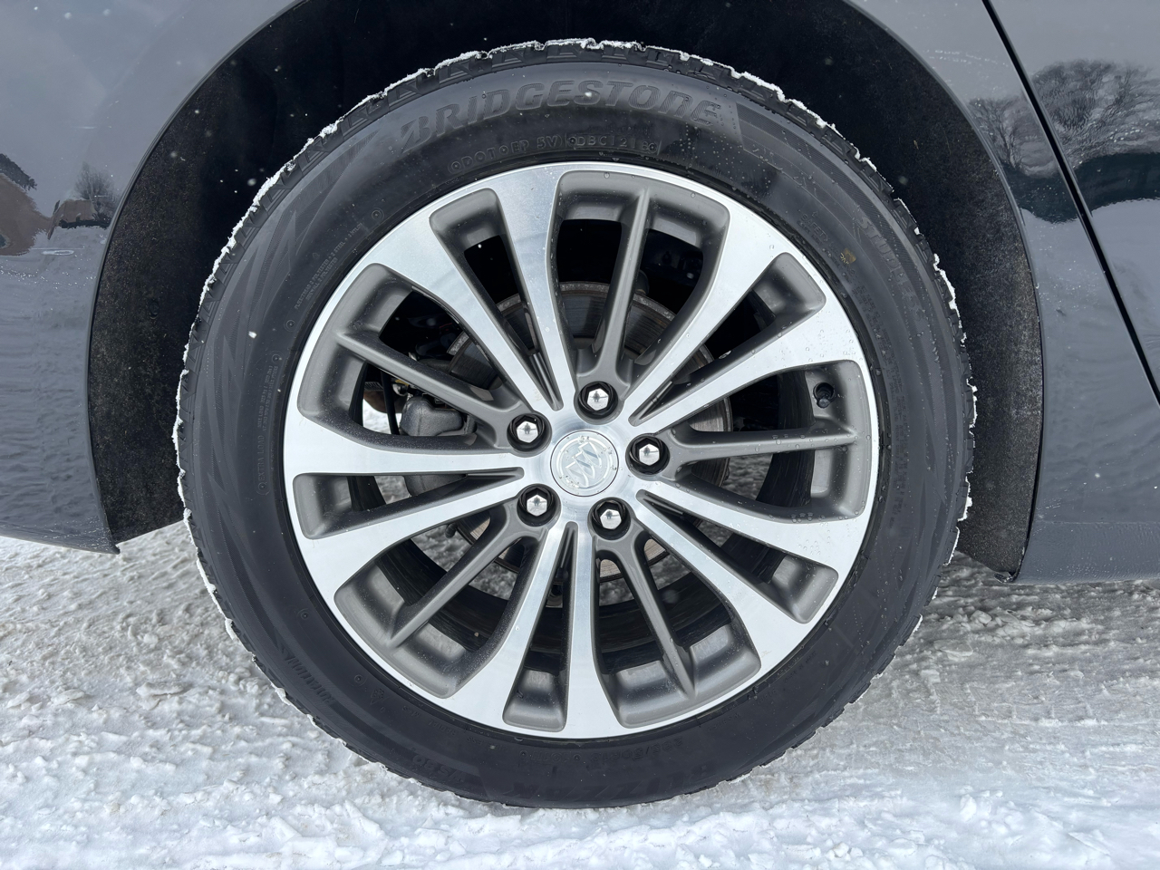 Buick LaCrosse 4dr Sdn Essence AWD 2019