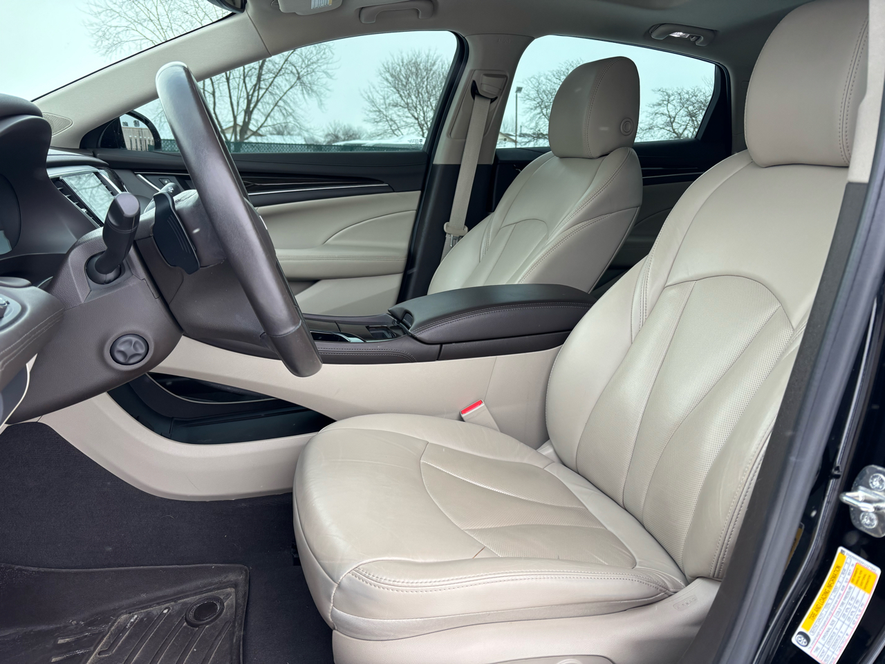 Buick LaCrosse 4dr Sdn Essence AWD 2019