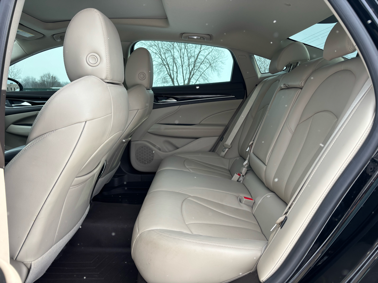 Buick LaCrosse 4dr Sdn Essence AWD 2019