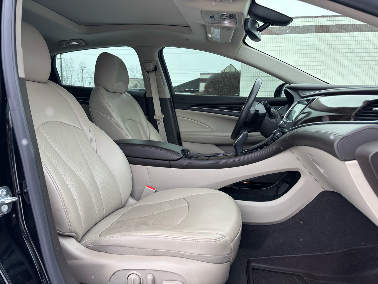 Buick LaCrosse 4dr Sdn Essence AWD 2019