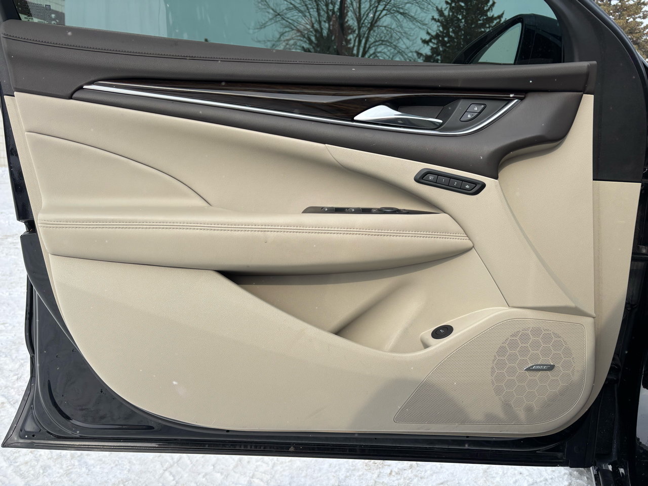 Buick LaCrosse 4dr Sdn Essence AWD 2019