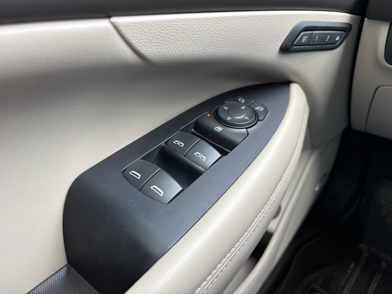 Buick LaCrosse 4dr Sdn Essence AWD 2019