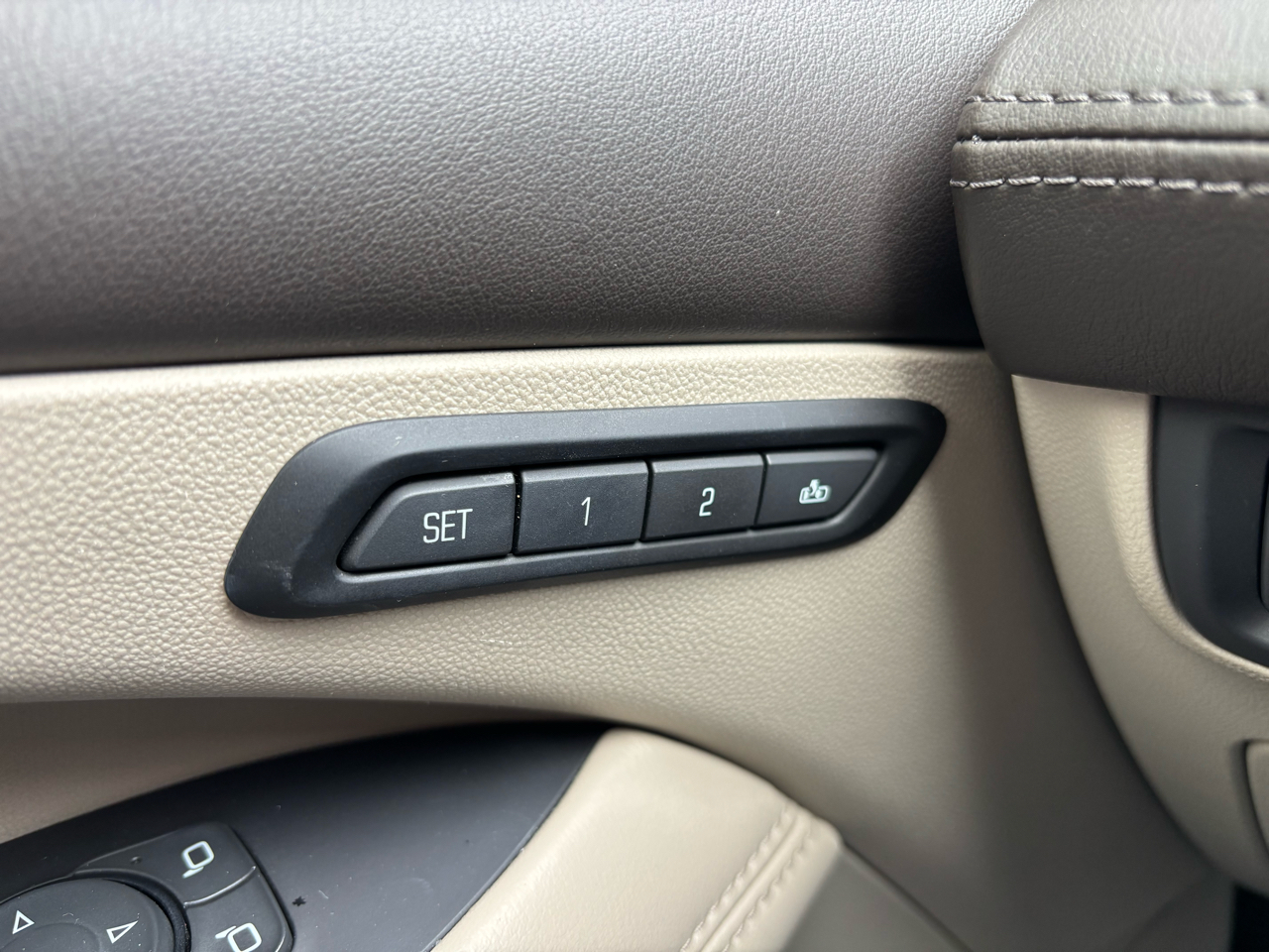 Buick LaCrosse 4dr Sdn Essence AWD 2019