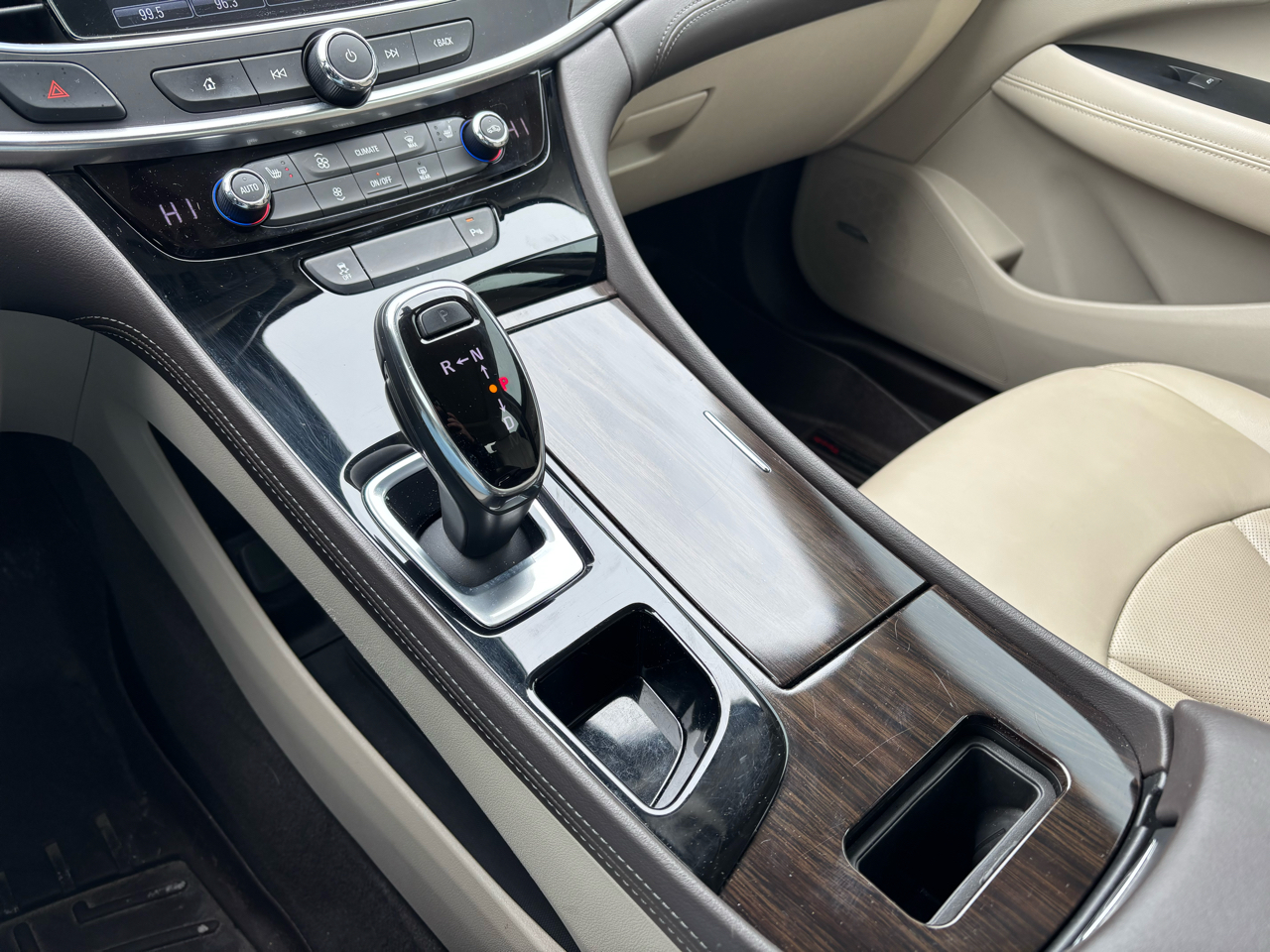 Buick LaCrosse 4dr Sdn Essence AWD 2019