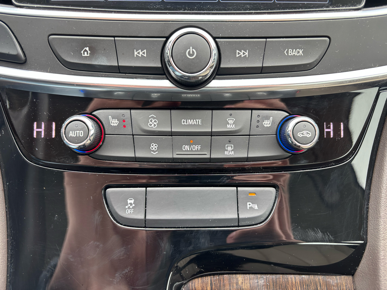 Buick LaCrosse 4dr Sdn Essence AWD 2019