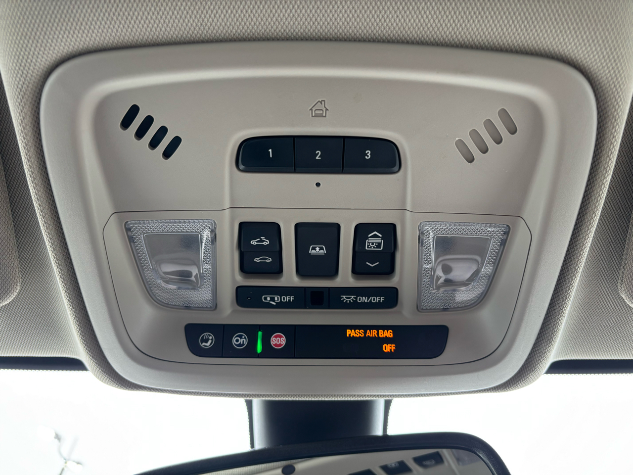 Buick LaCrosse 4dr Sdn Essence AWD 2019