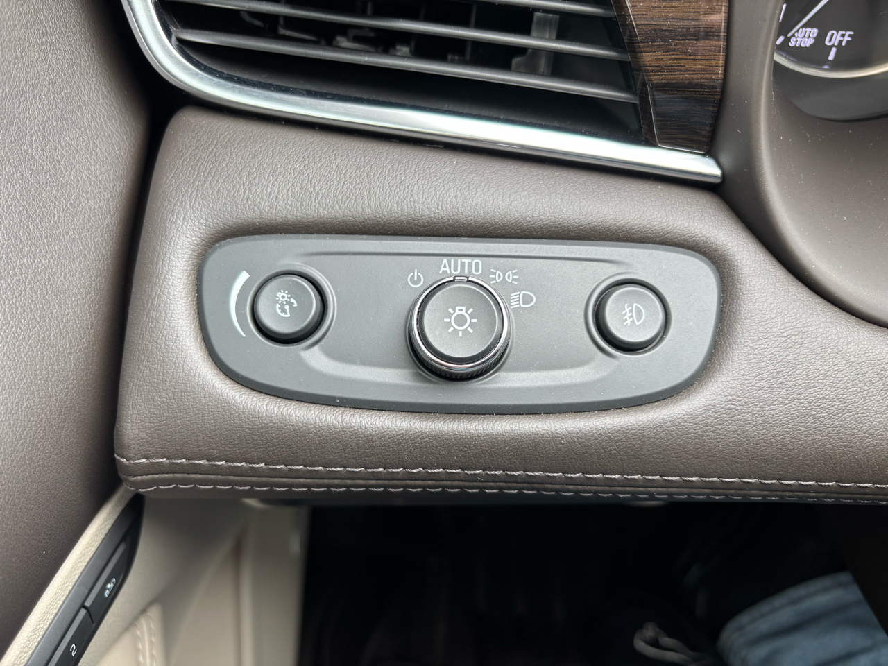 Buick LaCrosse 4dr Sdn Essence AWD 2019