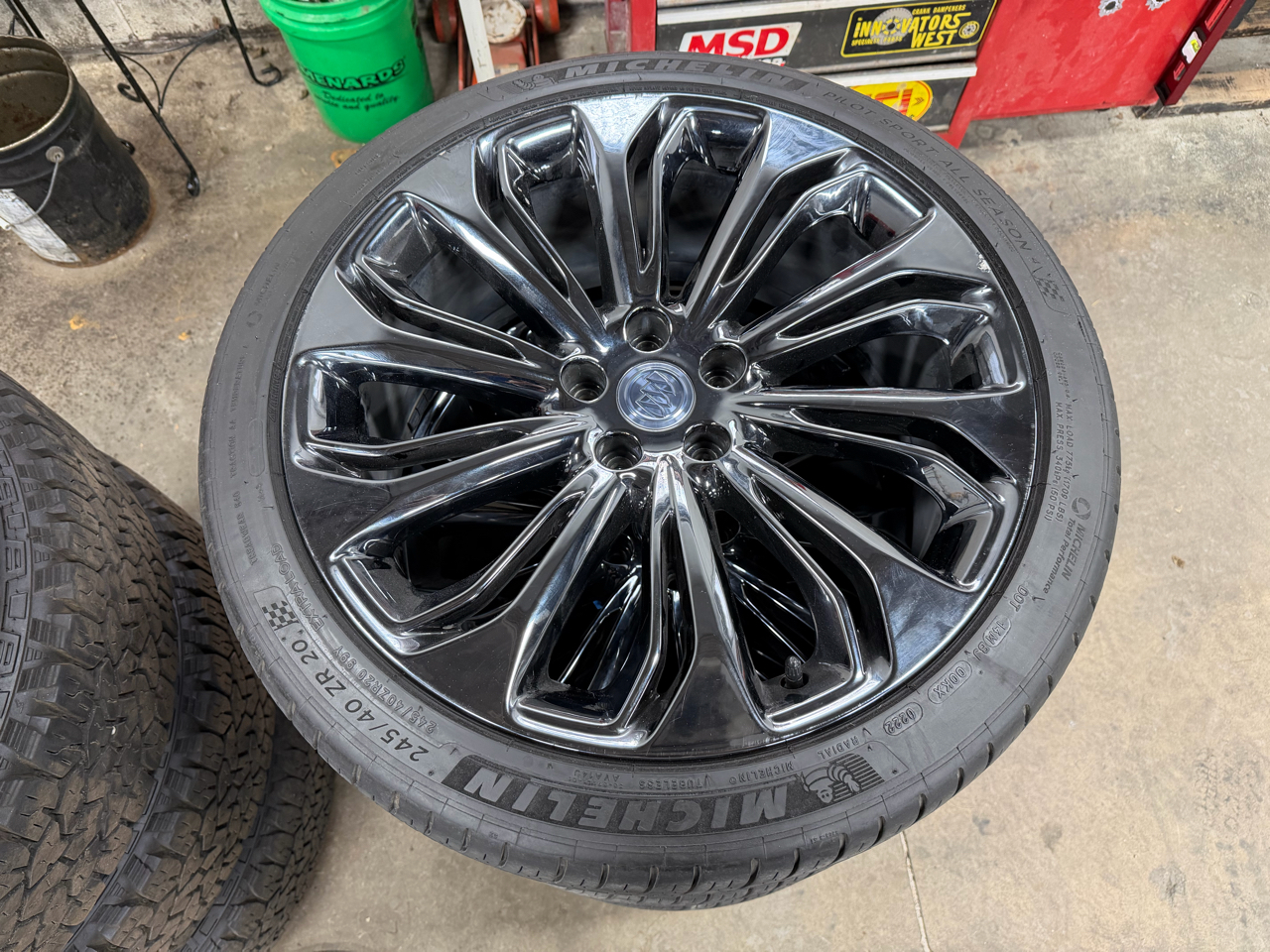 Buick LaCrosse 4dr Sdn Essence AWD 2019