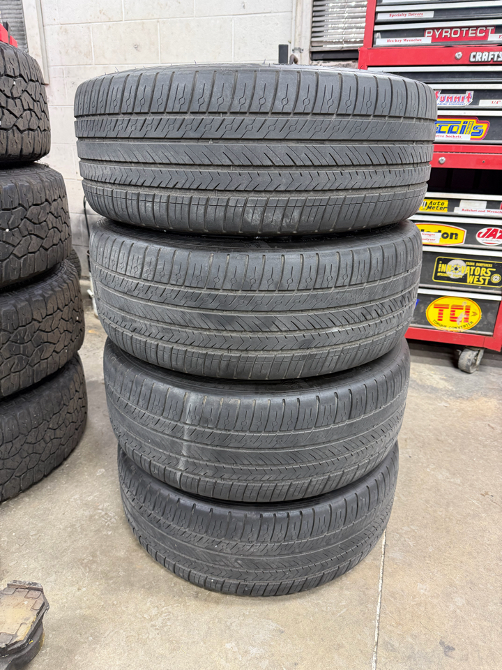 Buick LaCrosse 4dr Sdn Essence AWD 2019