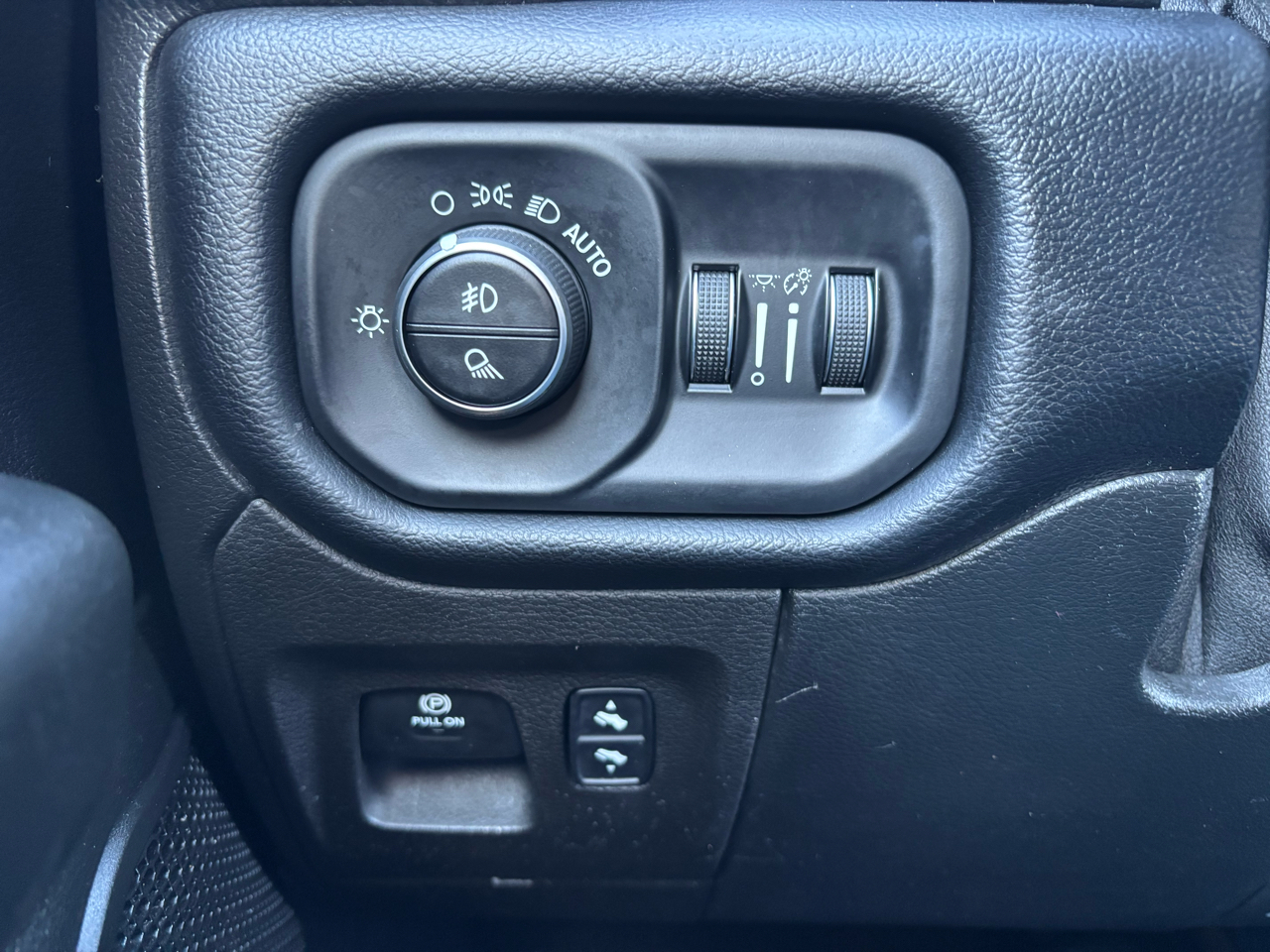 RAM 1500 Big Horn/Lone Star 4x4 Crew Cab 5'7" Box 2019