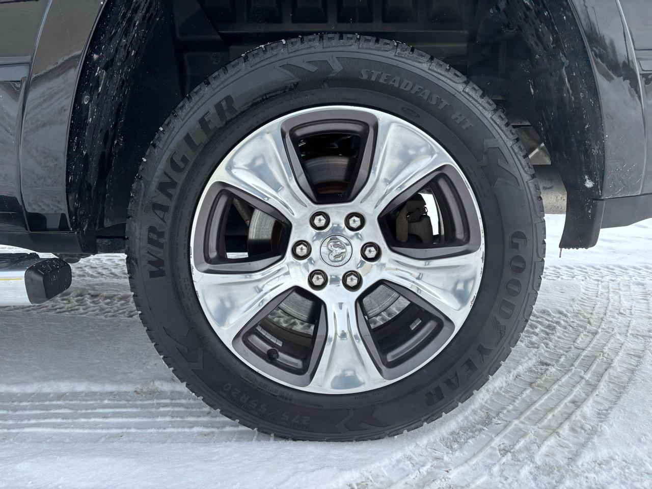 RAM 1500 Laramie 4x4 Crew Cab 5'7" Box 2019