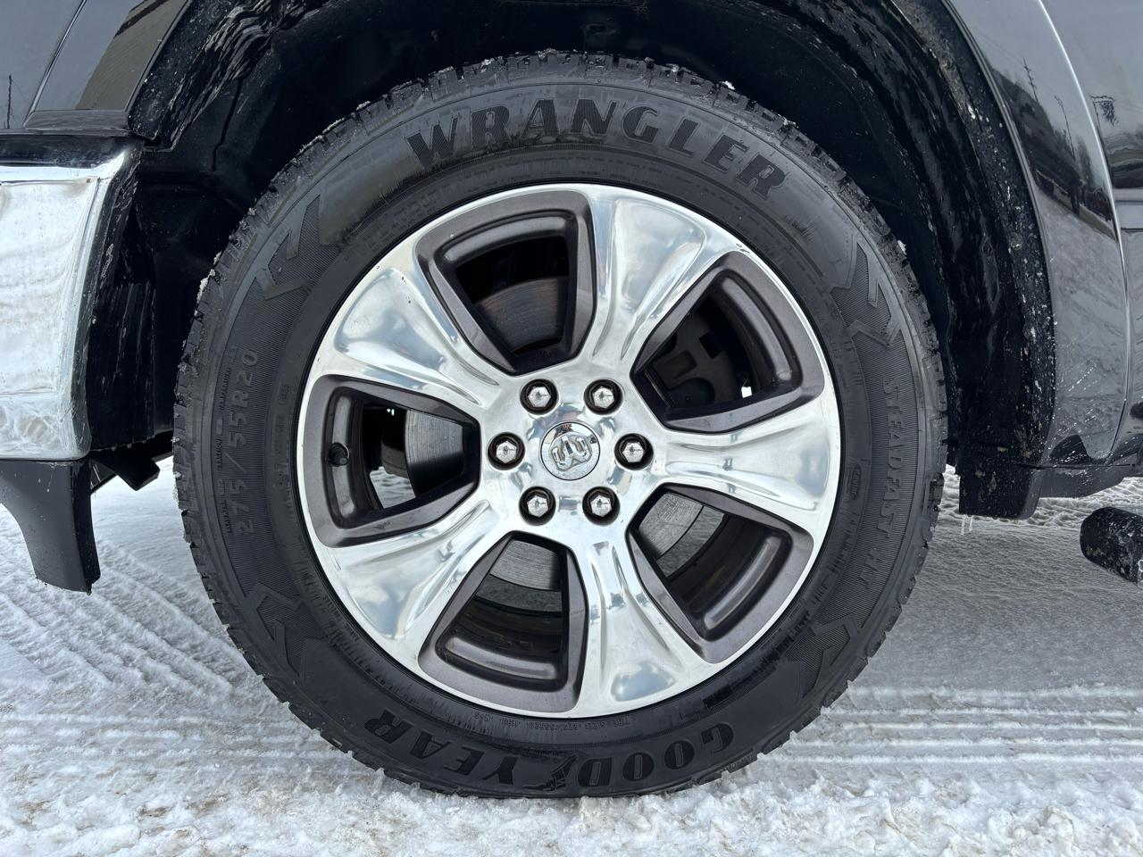 RAM 1500 Laramie 4x4 Crew Cab 5'7" Box 2019