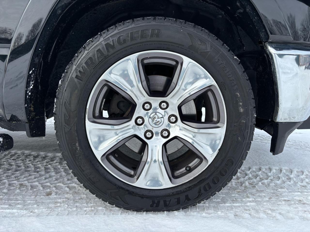 RAM 1500 Laramie 4x4 Crew Cab 5'7" Box 2019