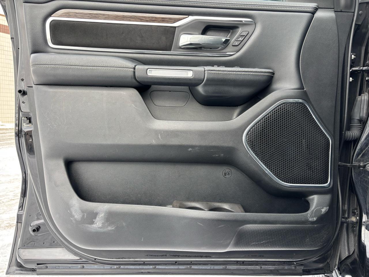 RAM 1500 Laramie 4x4 Crew Cab 5'7" Box 2019