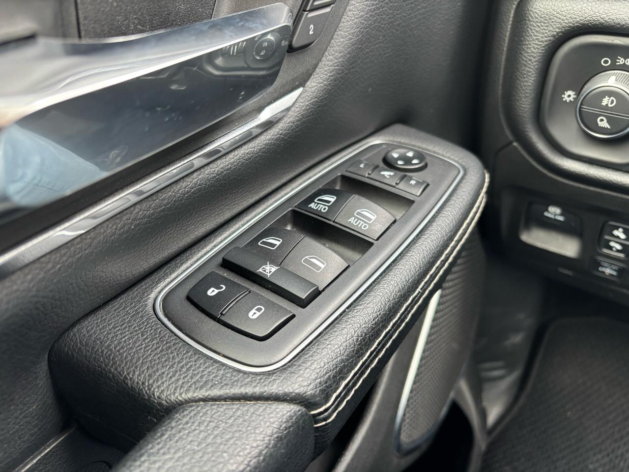 RAM 1500 Laramie 4x4 Crew Cab 5'7" Box 2019