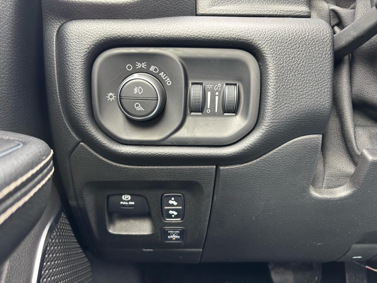 RAM 1500 Laramie 4x4 Crew Cab 5'7" Box 2019