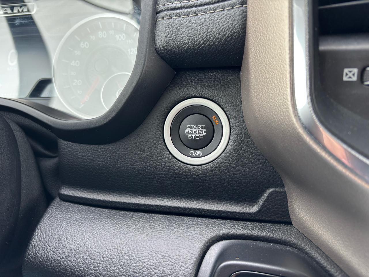 RAM 1500 Laramie 4x4 Crew Cab 5'7" Box 2019