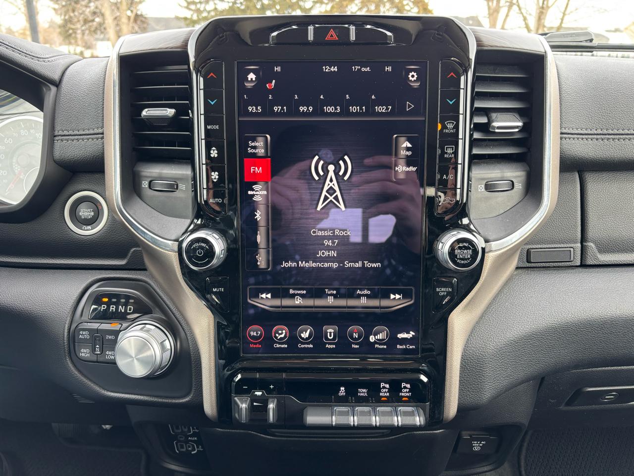 RAM 1500 Laramie 4x4 Crew Cab 5'7" Box 2019