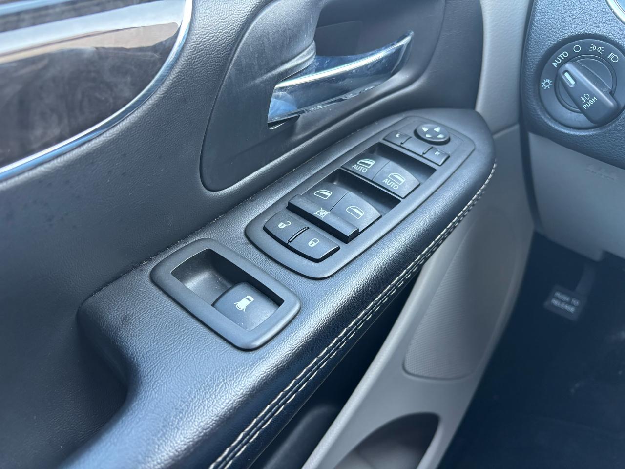 Chrysler Town & Country 4dr Wgn Touring-L 2015