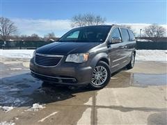 2015 Chrysler Town & Country 
