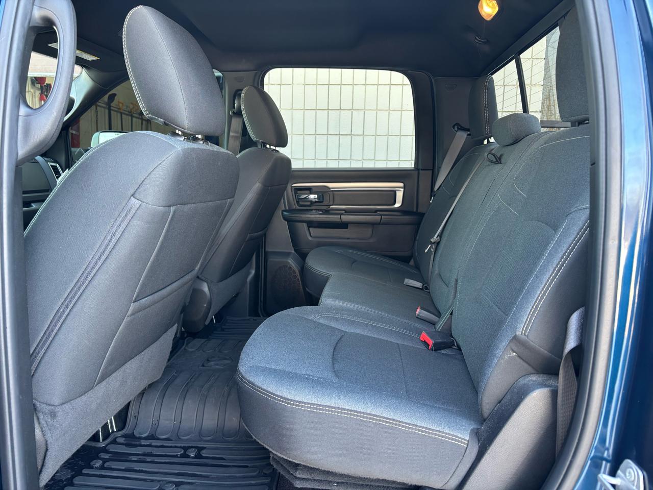 RAM 1500 Classic Warlock 4x4 Crew Cab 5'7" Box 2021