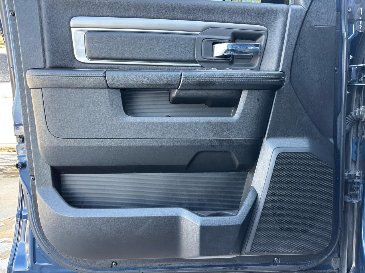 RAM 1500 Classic Warlock 4x4 Crew Cab 5'7" Box 2021