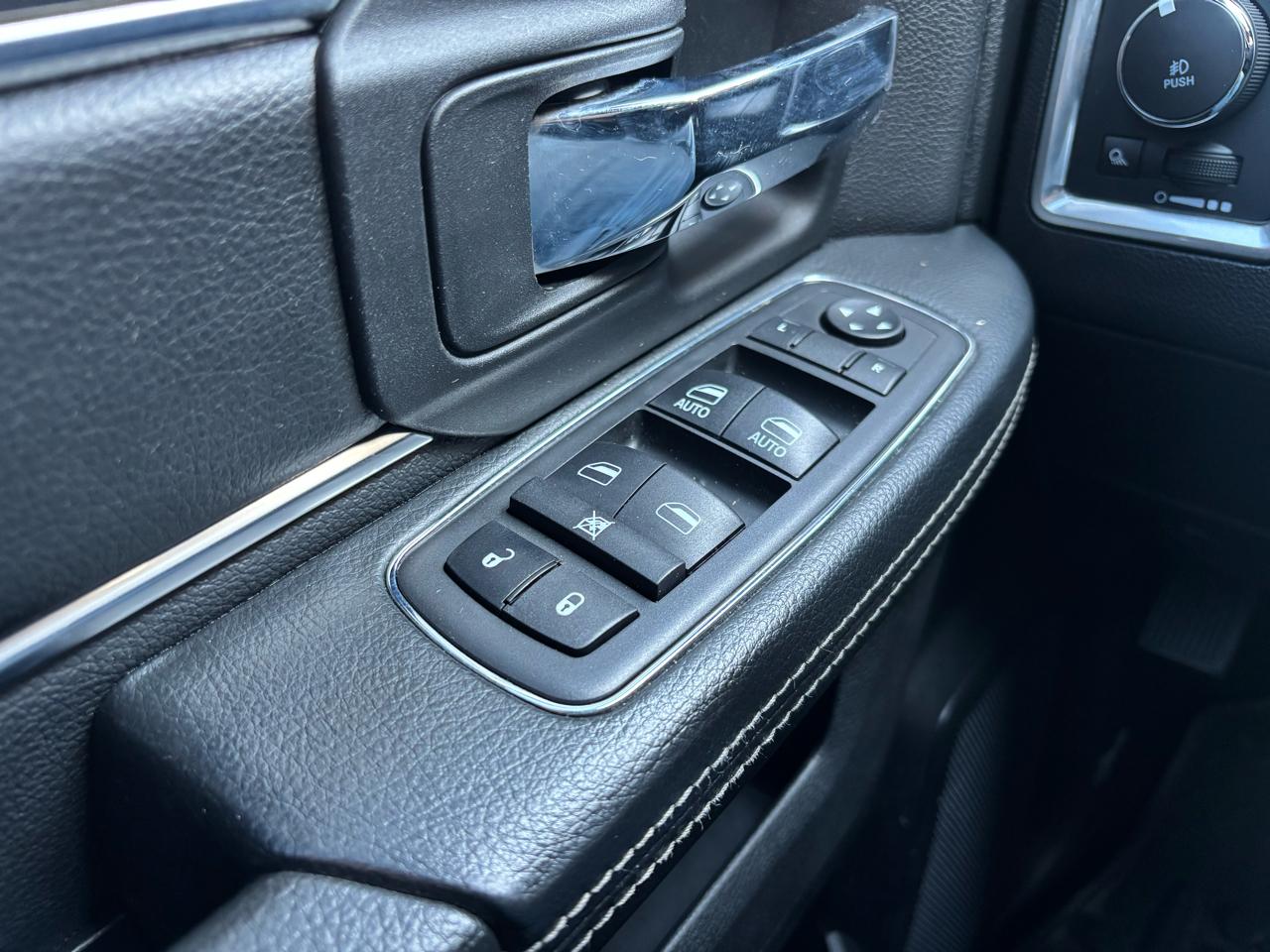 RAM 1500 Classic Warlock 4x4 Crew Cab 5'7" Box 2021