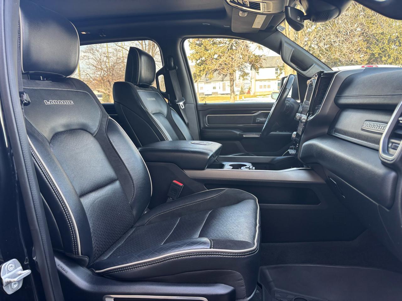 RAM 1500 Laramie 4x4 Crew Cab 6'4" Box 2022