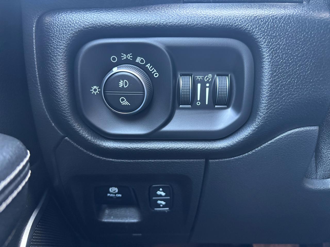 RAM 1500 Laramie 4x4 Crew Cab 6'4" Box 2022