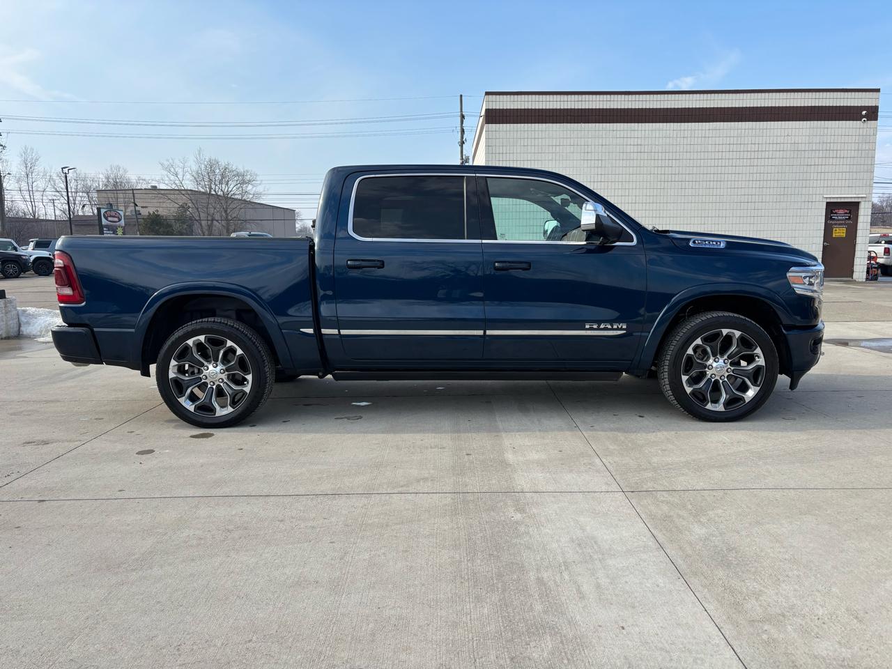RAM 1500 Limited 4x4 Crew Cab 5'7" Box 2023