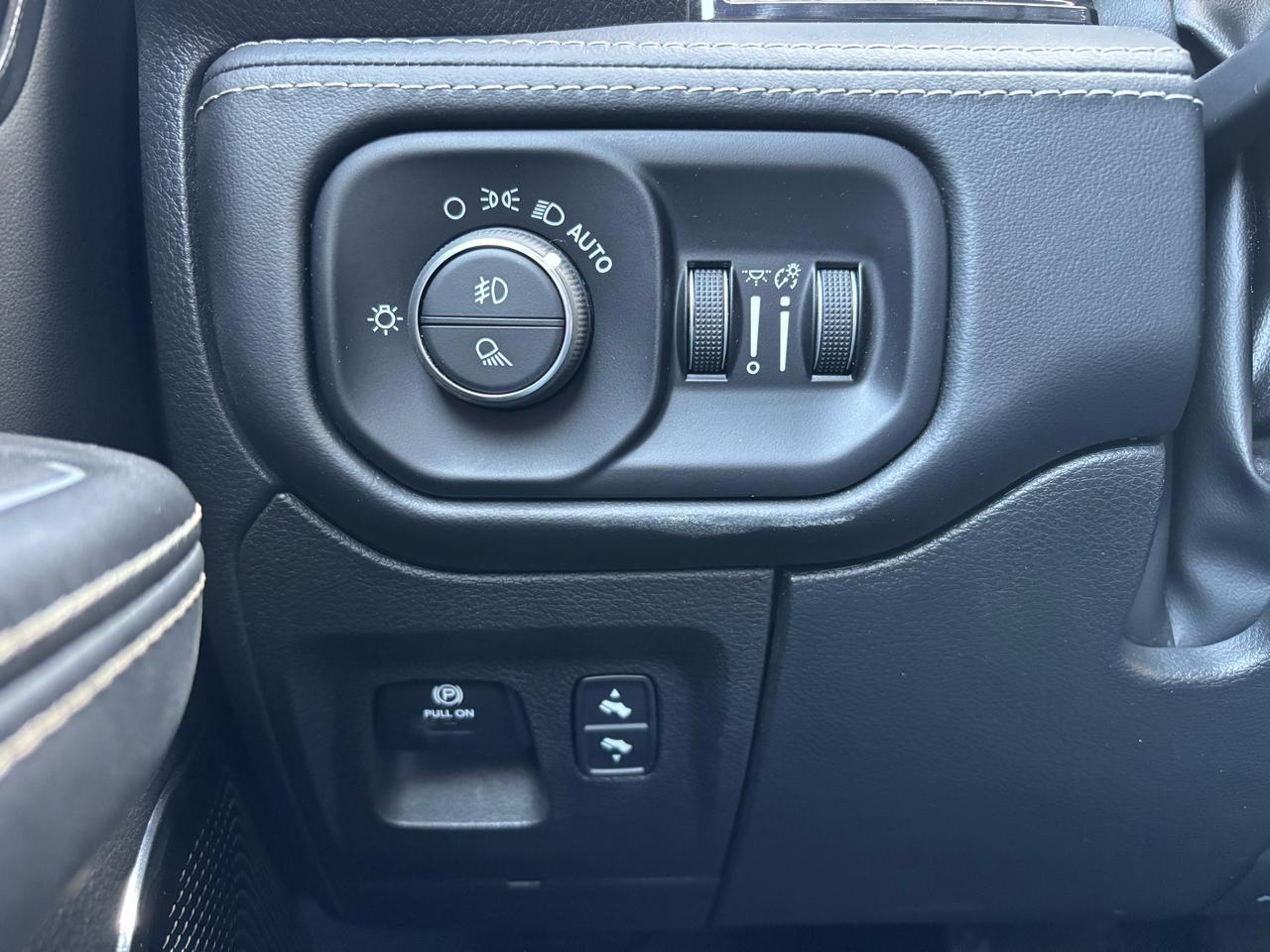 RAM 1500 Limited 4x4 Crew Cab 5'7" Box 2023