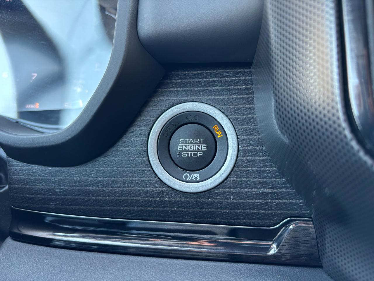 RAM 1500 Limited 4x4 Crew Cab 5'7" Box 2023