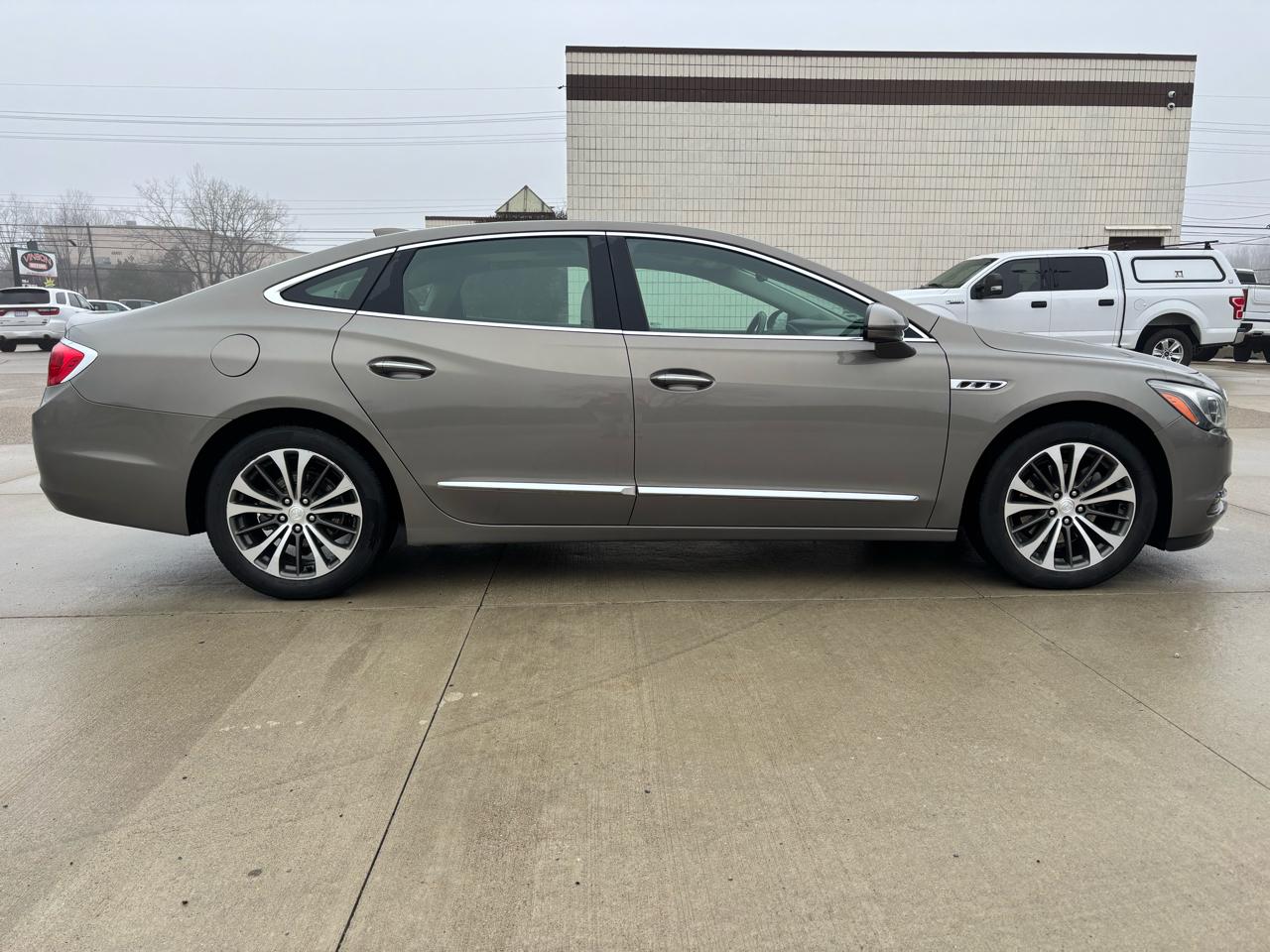 Buick LaCrosse 4dr Sdn Essence FWD 2017