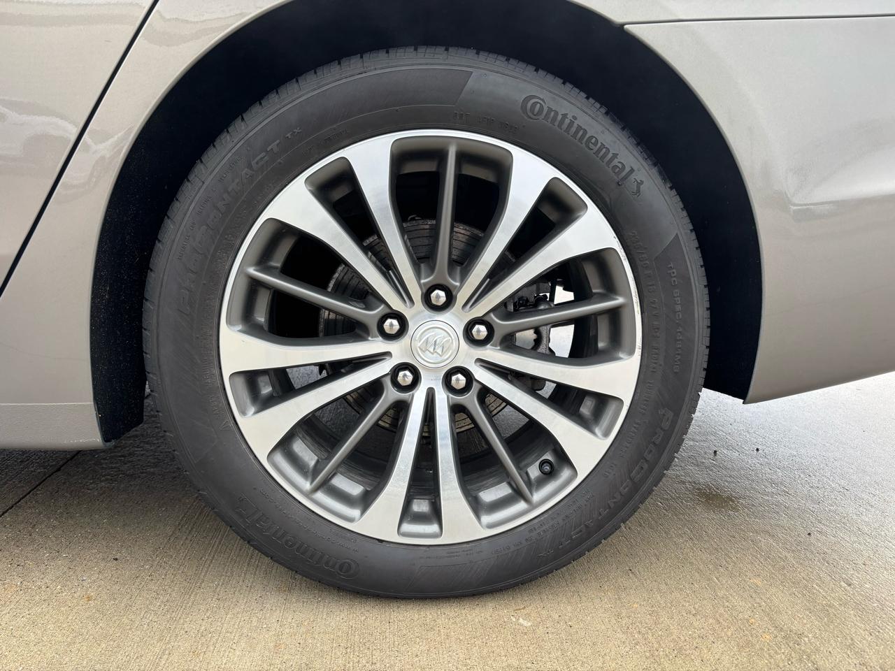 Buick LaCrosse 4dr Sdn Essence FWD 2017