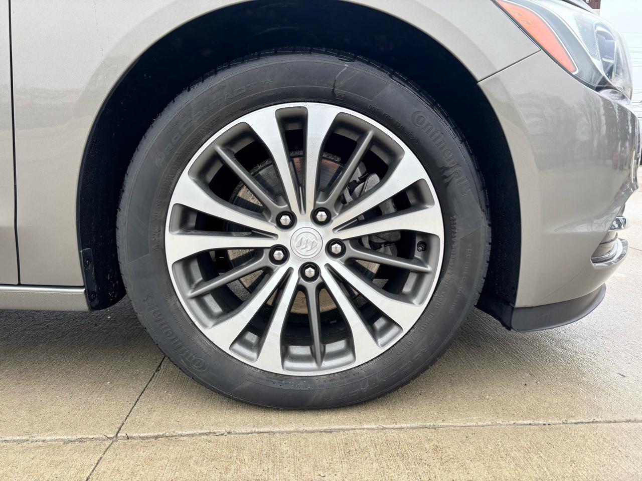 Buick LaCrosse 4dr Sdn Essence FWD 2017