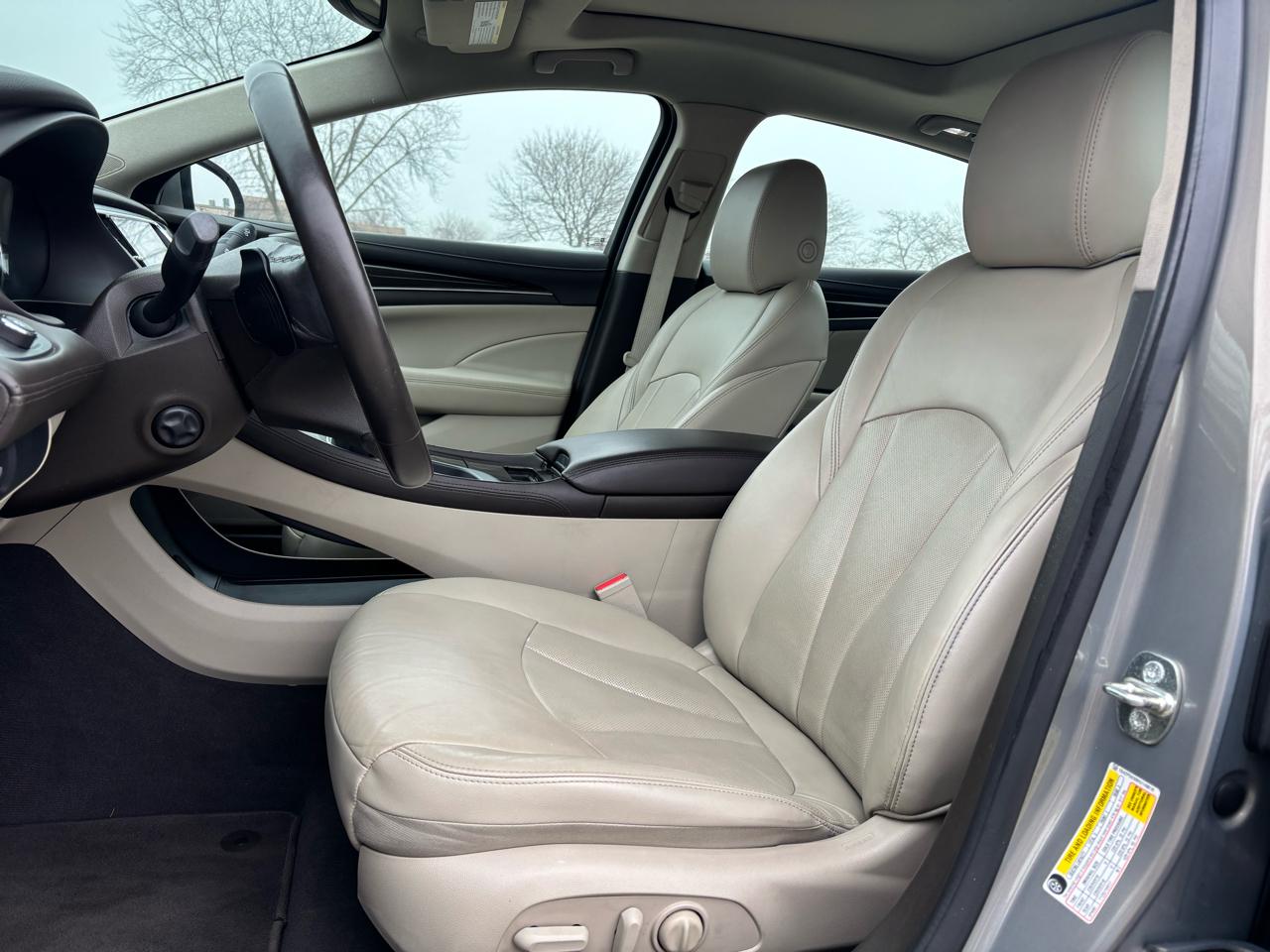 Buick LaCrosse 4dr Sdn Essence FWD 2017