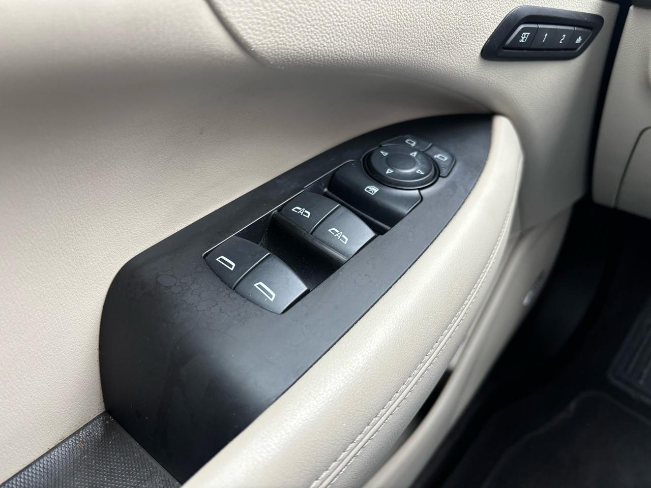 Buick LaCrosse 4dr Sdn Essence FWD 2017