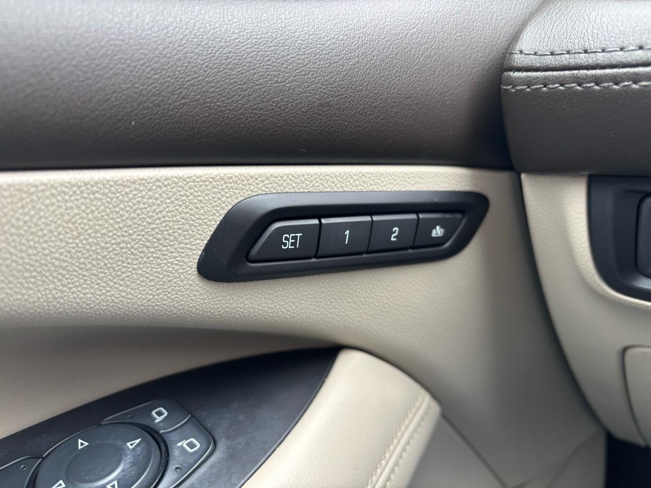 Buick LaCrosse 4dr Sdn Essence FWD 2017