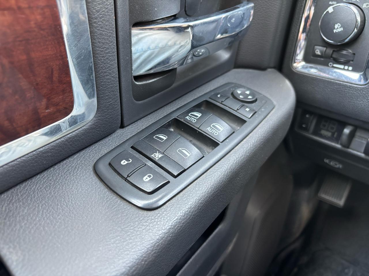 RAM 3500 4WD Mega Cab 160.5" Laramie 2011