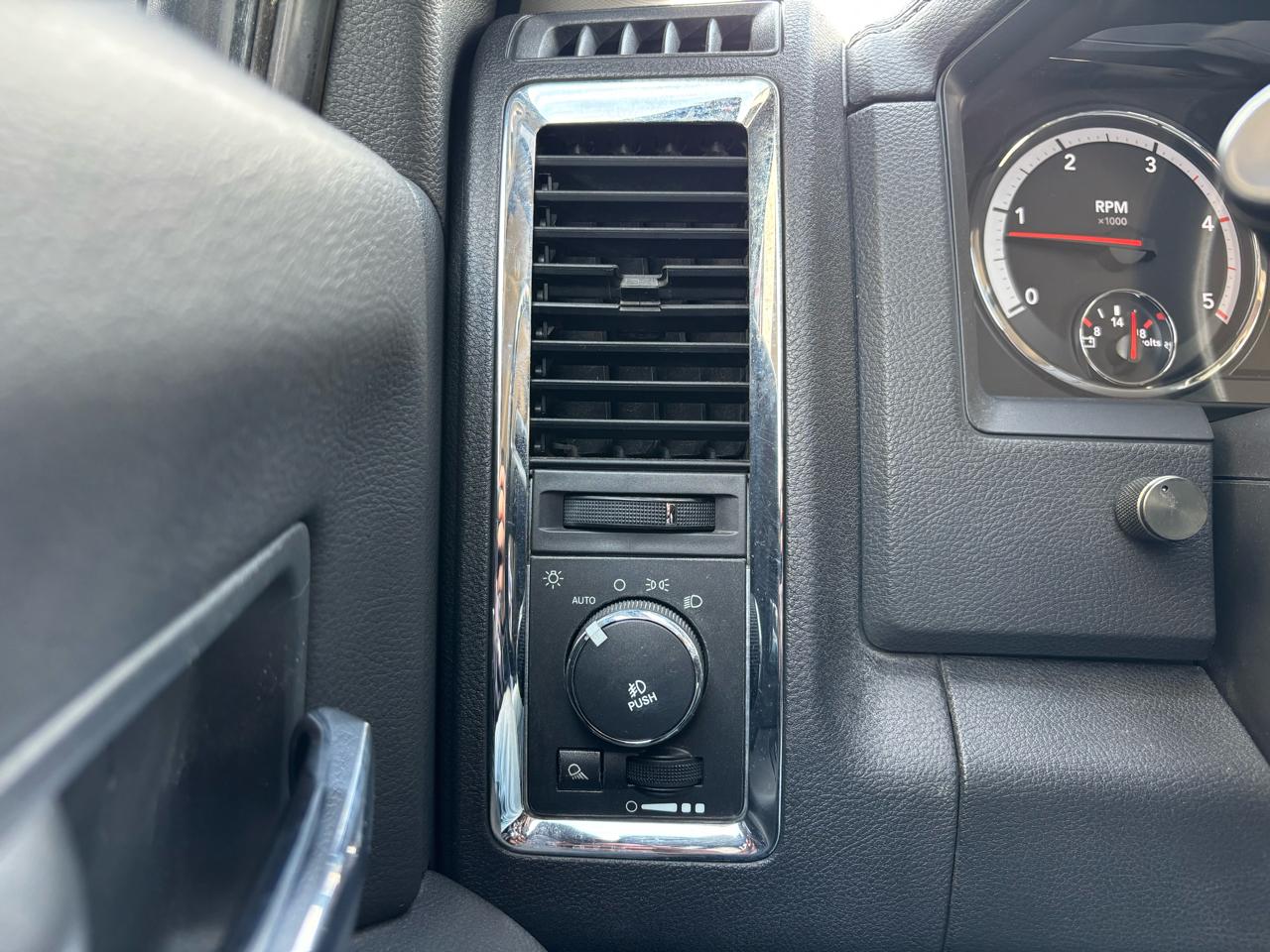 RAM 3500 4WD Mega Cab 160.5" Laramie 2011