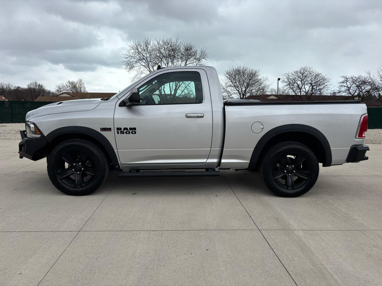 RAM 1500 Night 4x4 Regular Cab 6'4" Box 2017