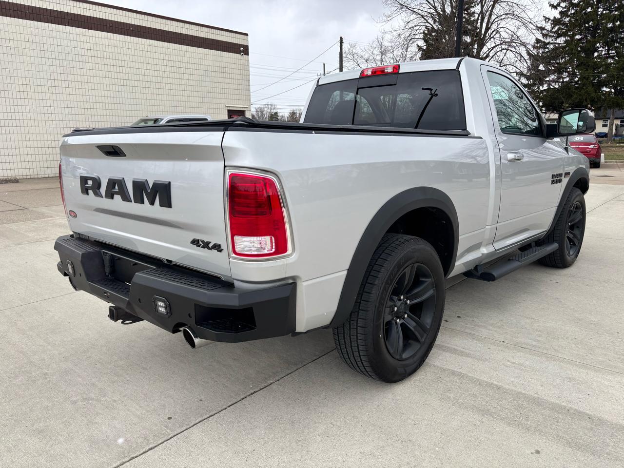 RAM 1500 Night 4x4 Regular Cab 6'4" Box 2017
