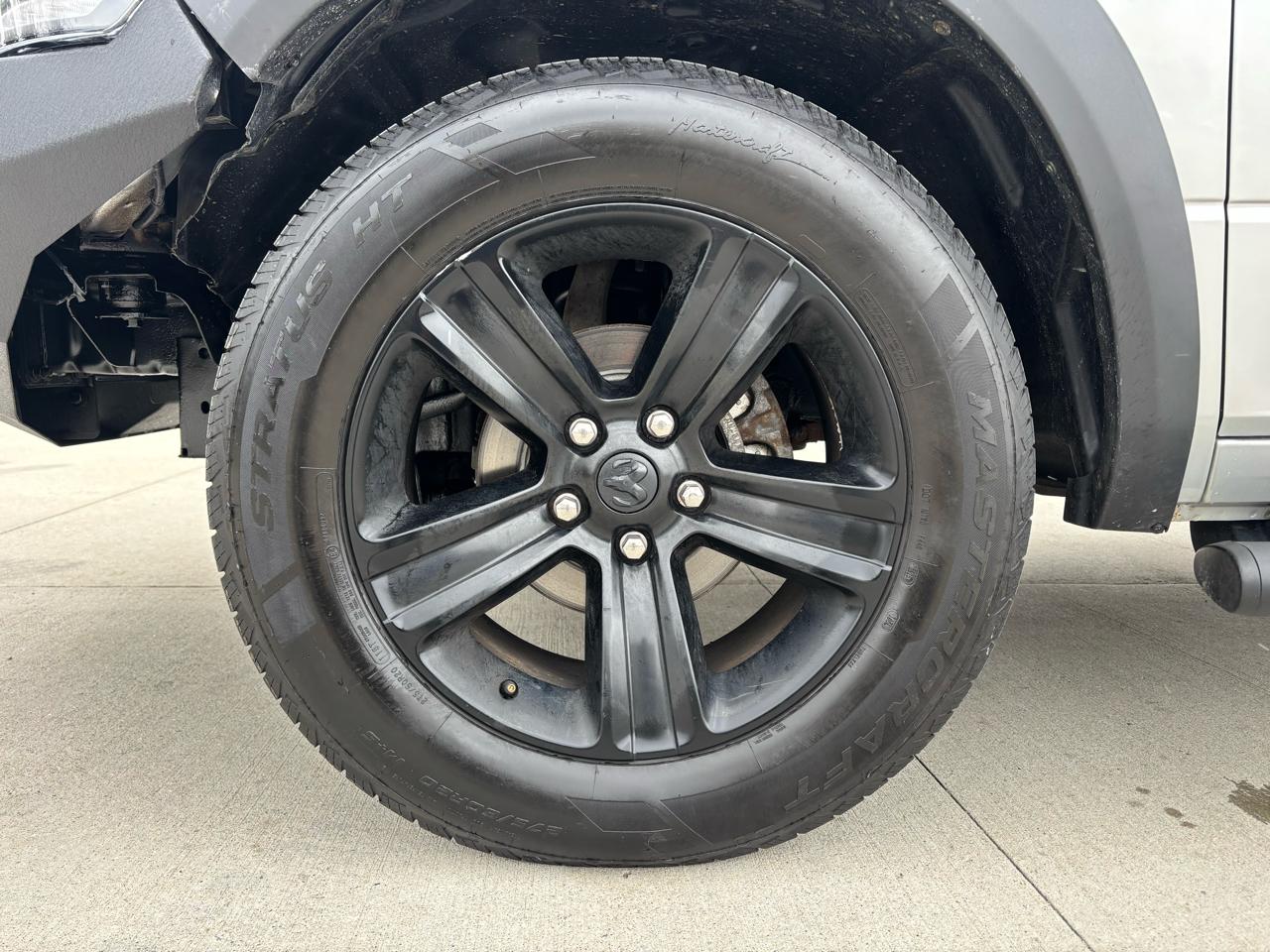 RAM 1500 Night 4x4 Regular Cab 6'4" Box 2017