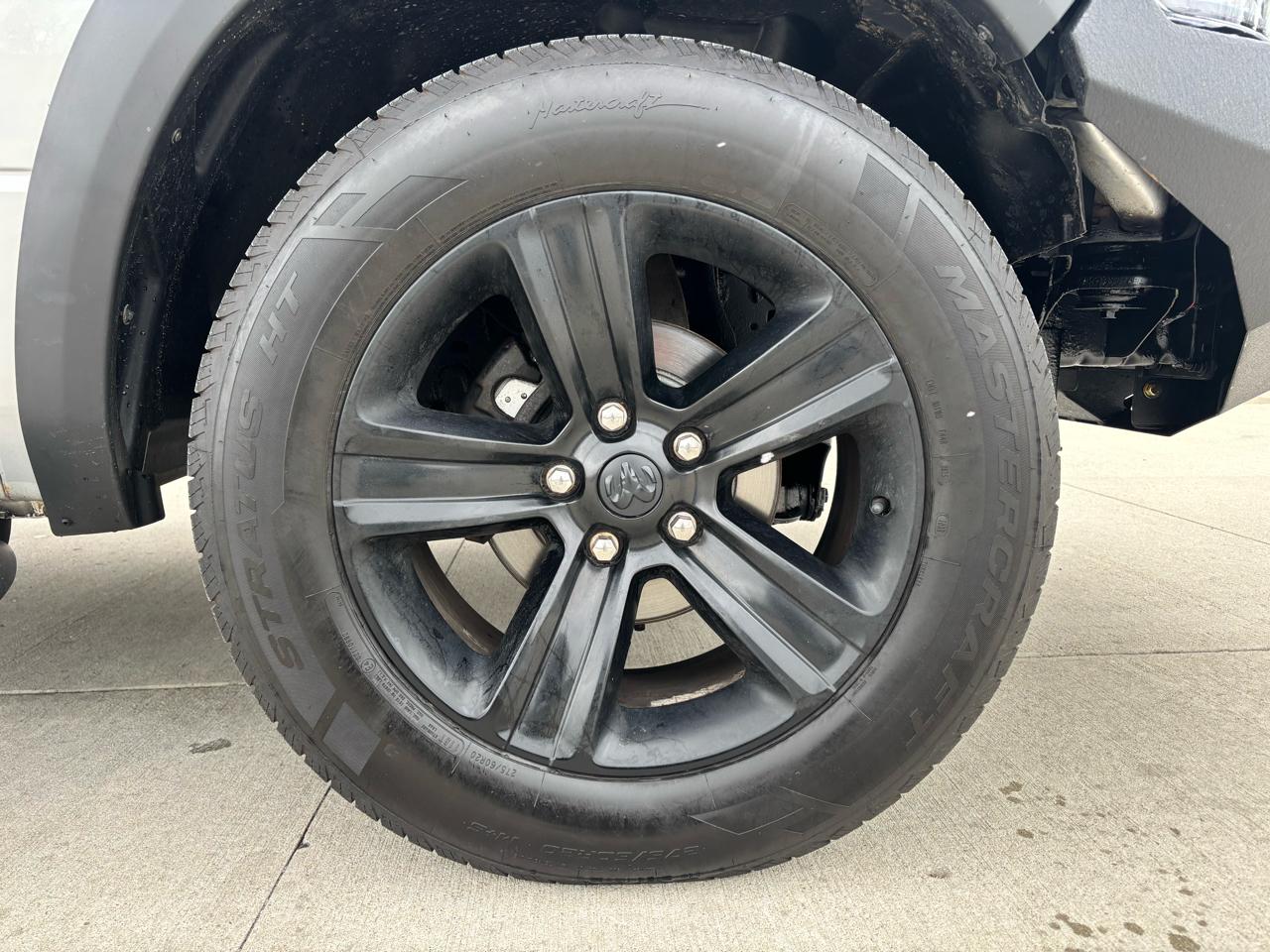 RAM 1500 Night 4x4 Regular Cab 6'4" Box 2017