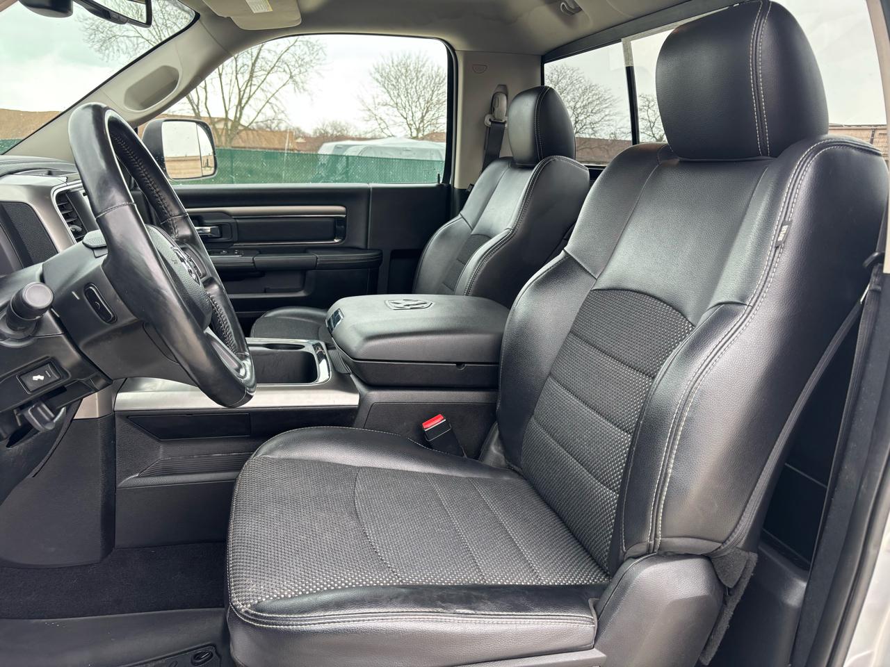 RAM 1500 Night 4x4 Regular Cab 6'4" Box 2017