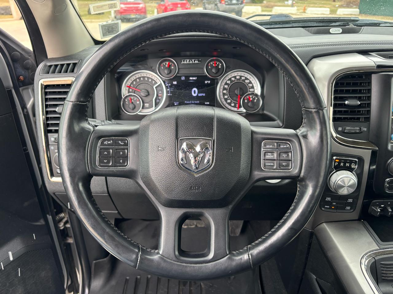 RAM 1500 Night 4x4 Regular Cab 6'4" Box 2017