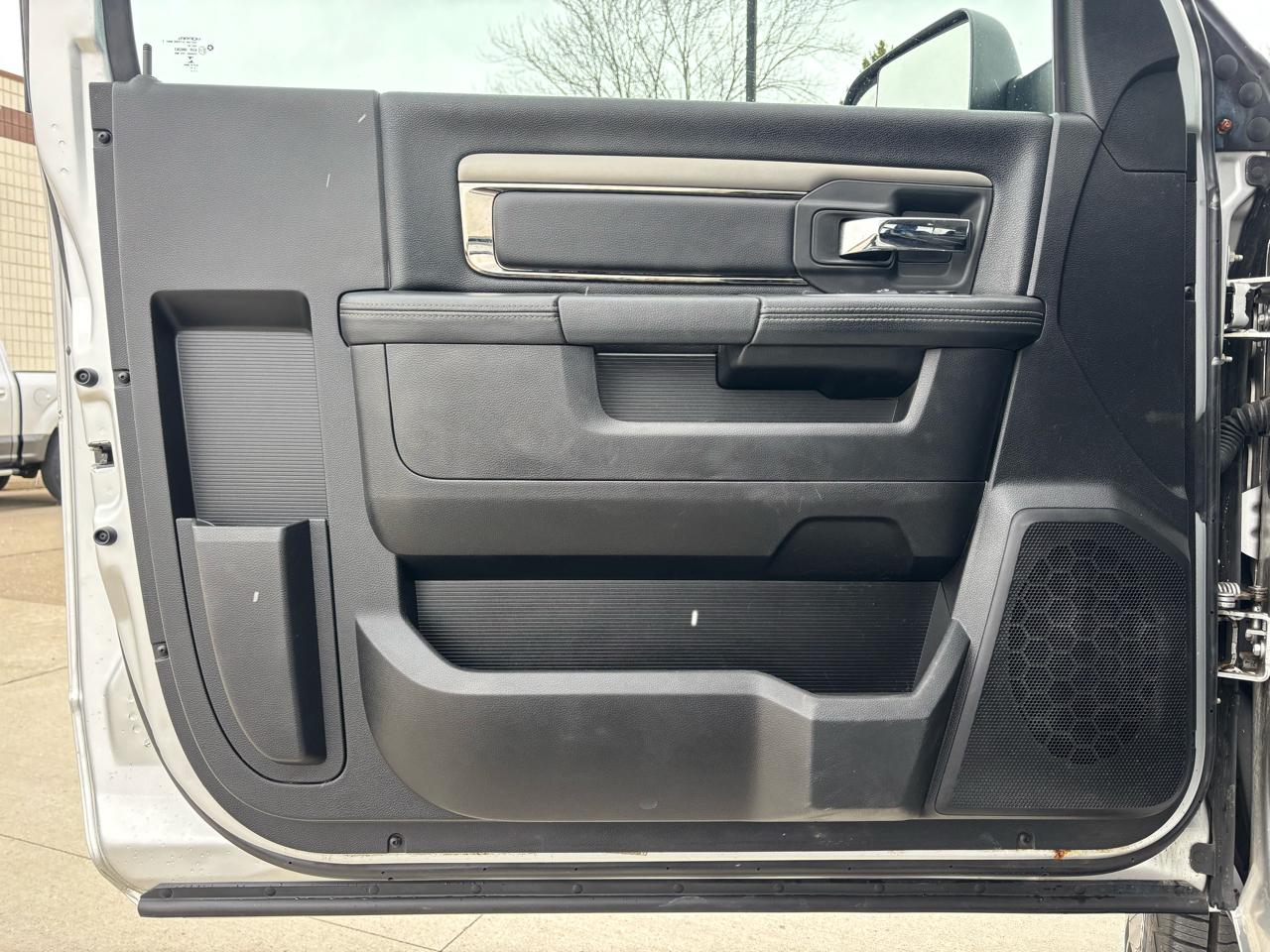 RAM 1500 Night 4x4 Regular Cab 6'4" Box 2017