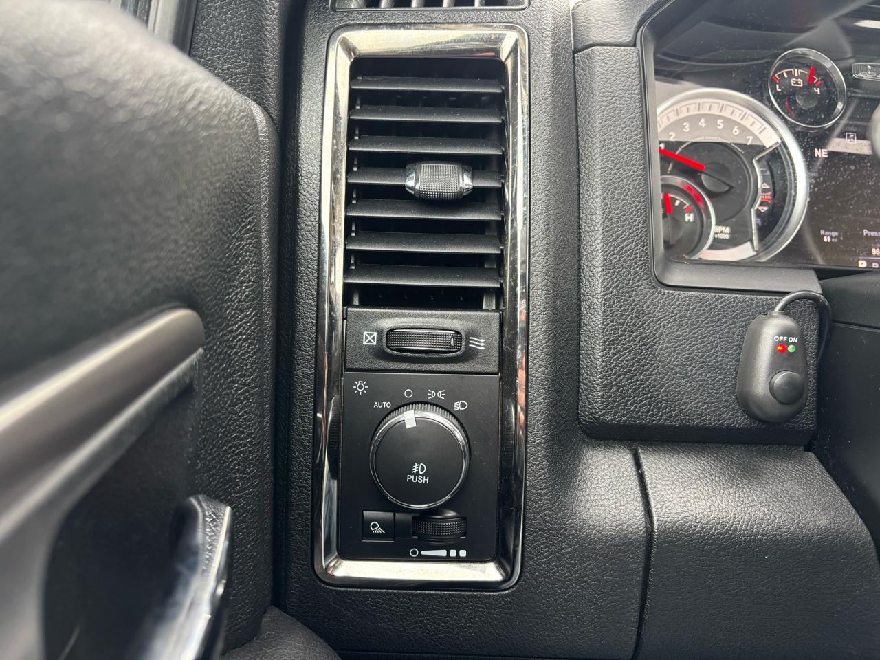 RAM 1500 Night 4x4 Regular Cab 6'4" Box 2017